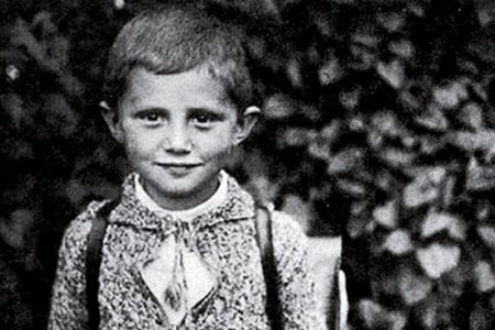 O menino Joseph Ratzinger escreve carta para o Menino Jesus